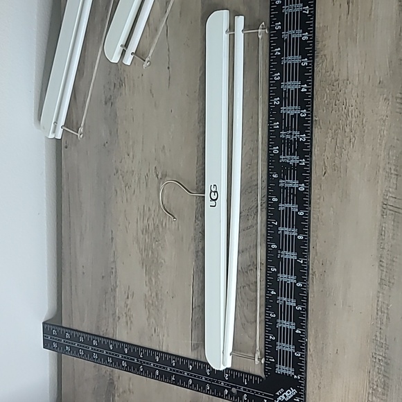 3 UGG Blanket Hangers - Picture 5 of 5